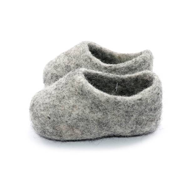 Picture of felt shoes for infant