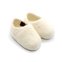 Picture of felt shoes for infant