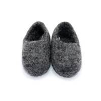 Picture of felt shoes for infant