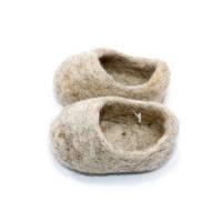 Picture of felt shoes for infant
