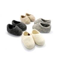 Picture of felt shoes for infant