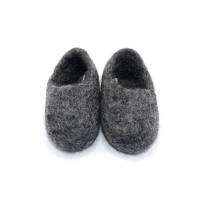 Picture of felt shoes for infant