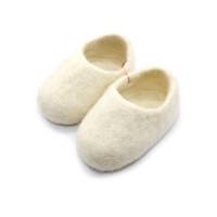 Picture of felt shoes for infant