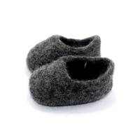 Picture of felt shoes for infant