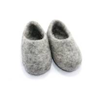 Picture of felt shoes for infant